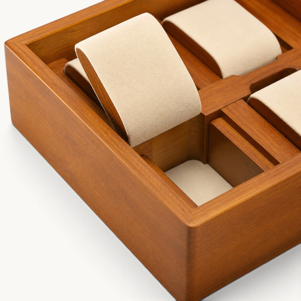 Détail du bois massif et des coussins en microfibre de la boîte à montres