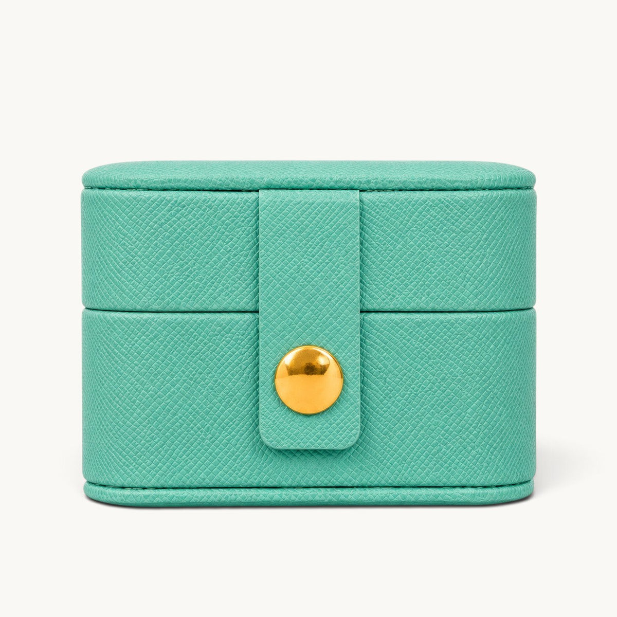Boîte à bagues de voyage verte fermée, extérieur effet cuir grainé et fermoir à pression doré