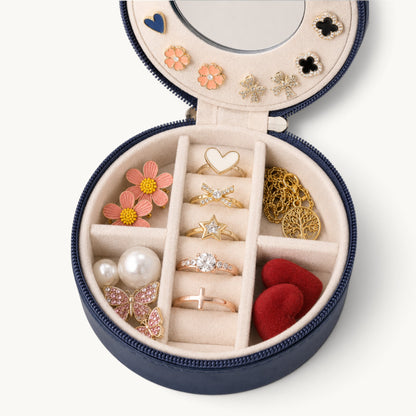 Fond de la boîte à bijoux ronde de voyage, compartiments en quartiers et fentes à bagues en velours