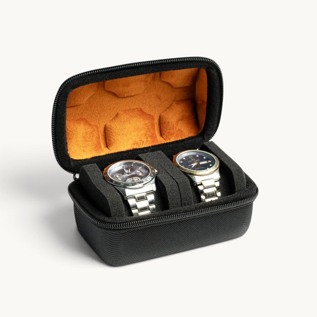 Boîte à montres de voyage 2 emplacements ouverte, doublure microfibre orange et deux montres