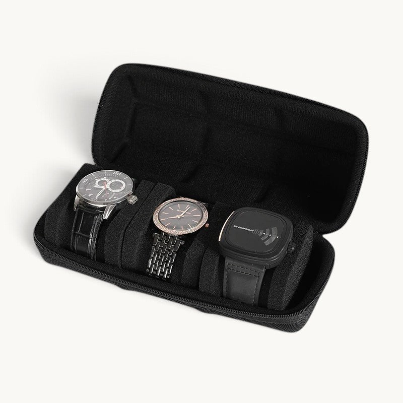 Boîte à montres de voyage 3 emplacements ouverte, doublure microfibre noire et trois montres