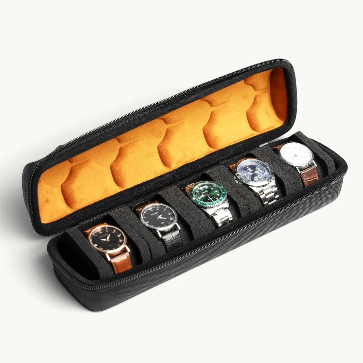 Boîte à montres de voyage 5 emplacements ouverte, doublure microfibre orange et cinq montres