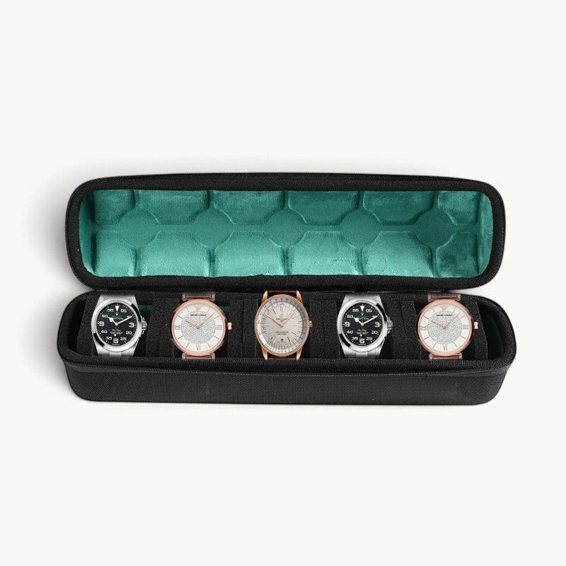 Boîte à montres de voyage 5 emplacements ouverte, doublure microfibre verte et cinq montres