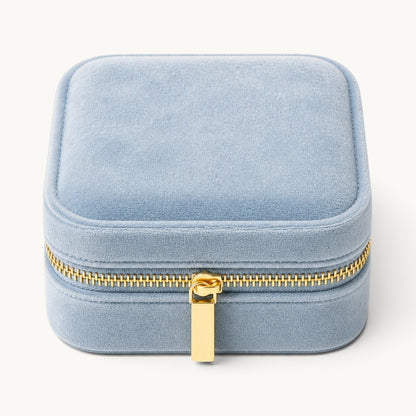 Boîte à bijoux de voyage avec miroir en velours bleu ciel, fermée