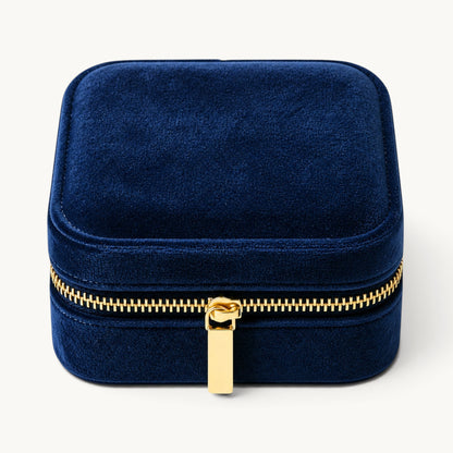 Boîte à bijoux de voyage avec miroir en velours bleu nuit, fermée