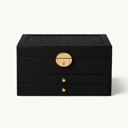 Grande boîte à bijoux noire fermée, couvercle matelassé et fermoir doré à serrure