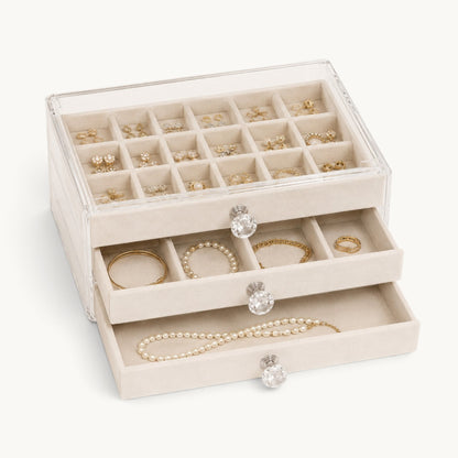 Organisateur de bijoux à tiroirs beige, plateau à compartiments garni de boucles d'oreilles