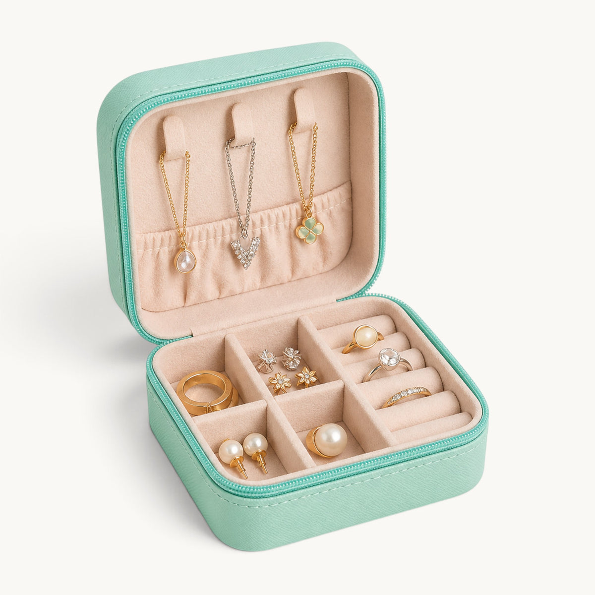 Petite boîte à bijoux de voyage ouverte vert menthe avec rangements