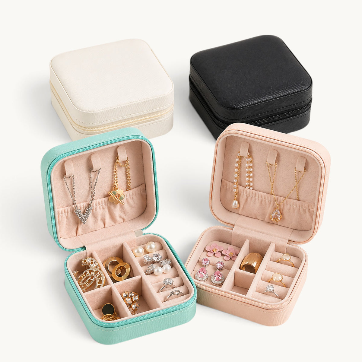 Petite boîte à bijoux de voyage disponible en quatre coloris