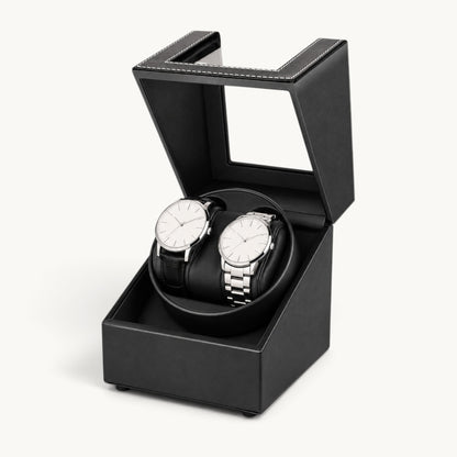 Remontoir double montre automatique noir ouvert, couvercle relevé et deux montres sur le rotor commun